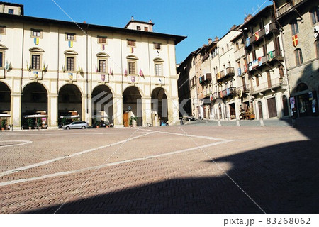 アレッツォ 83268062