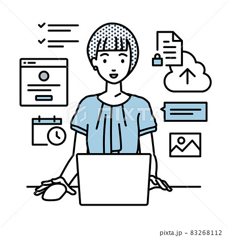 デスクで座ってPCでプロジェクトやタスクの管理の仕事をしているオフィスカジュアルの女性 83268112