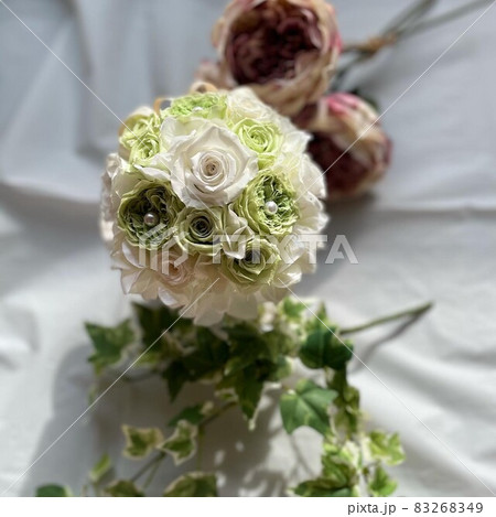 ブーケ風プリザーブドフラワーアレンジメント 83268349
