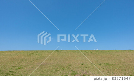 日本の土手と空 日本の土手と空 83271647