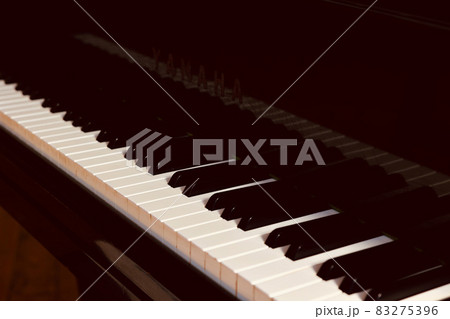 古いピアノ 古いピアノ 83275396