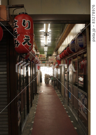 堺市堺東商店街路地裏の居酒屋通り 83278976