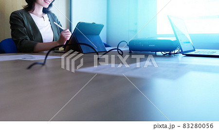 ビジネスシーン ビジネスシーン 83280056
