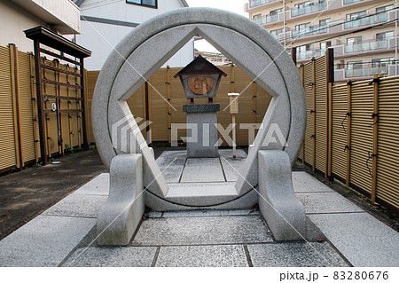 引天さんの智慧の輪くぐり 83280676