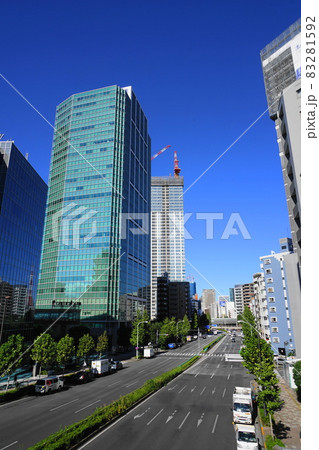 10月　港区1251NBFプラチナタワーと桜田通り･白金一丁目 83281592