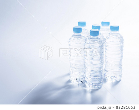 ペットボトル　水 83281653