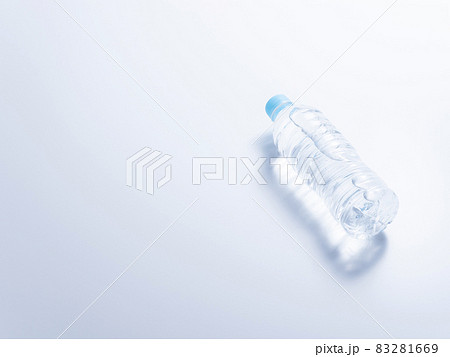 ペットボトル　水 83281669