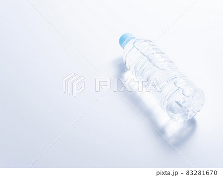 ペットボトル　水 83281670