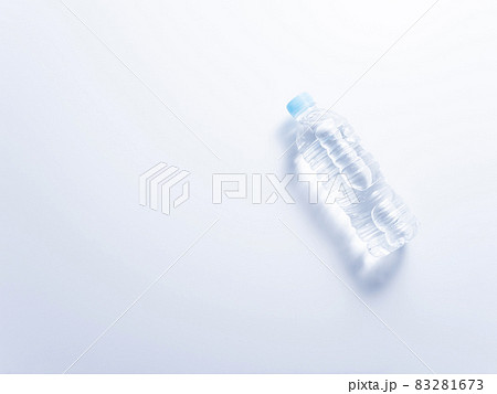 ペットボトル　水 83281673