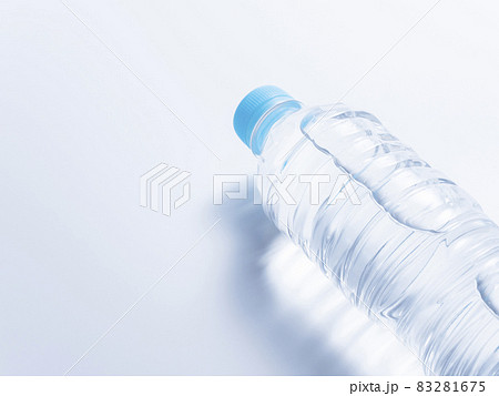 ペットボトル　水 83281675