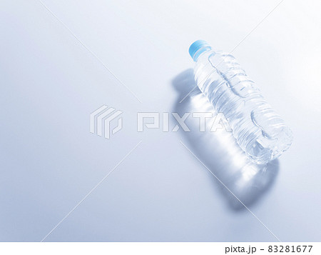 ペットボトル　水 83281677