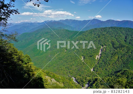 熊伏山青崩の頭からの南アルプス南部の山々 熊伏山青崩の頭からの南アルプス南部の山々 83282143