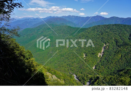 熊伏山青崩の頭からの南アルプス南部の山々 83282148