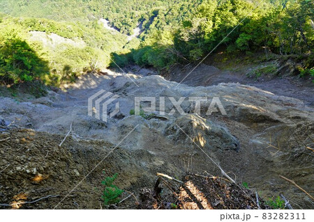 熊伏山青崩の頭からの崩落地 熊伏山青崩の頭からの崩落地 83282311