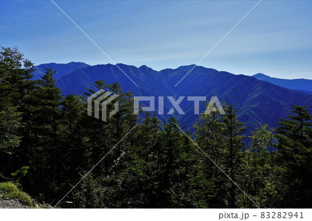 奥茶臼山展望地からの南アルプスの山々 奥茶臼山展望地からの南アルプスの山々 83282941