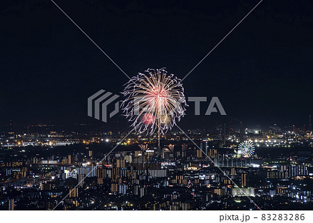 愛知県 名古屋港の花火大会と名古屋の夜景の写真素材 2286