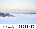 眼下に広がる雲海と朝日 83283453