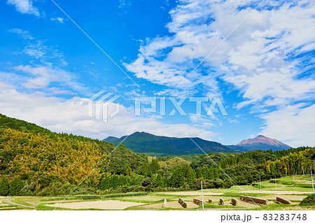 高千穂峰と掛け干し 秋の風景 高千穂峰と掛け干し 秋の風景 83283748