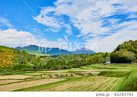 高千穂峰と掛け干し 秋の風景 高千穂峰と掛け干し 秋の風景 83283761