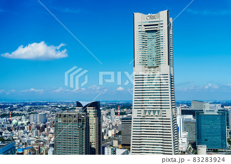 横浜　みなとみらいの街並み 83283924