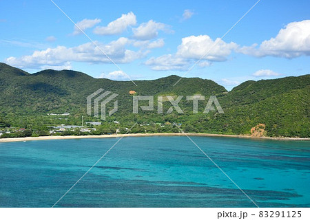奄美大島 秋晴れの空と透き通った嘉鉄の海 奄美大島 秋晴れの空と透き通った嘉鉄の海 83291125