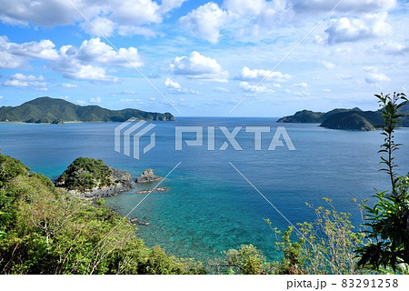 奄美大島　秋晴れの空と美しい大島海峡 83291258
