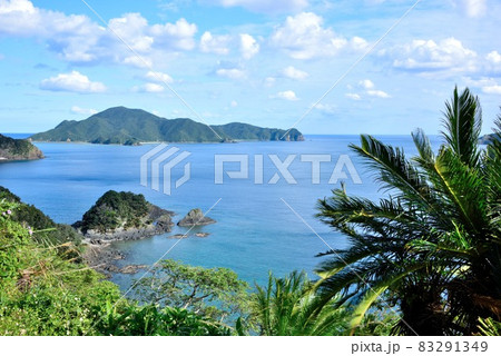 奄美大島　秋晴れの空と美しい大島海峡 83291349