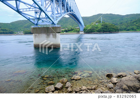渦潮の海と黒之瀬戸大橋 83292065