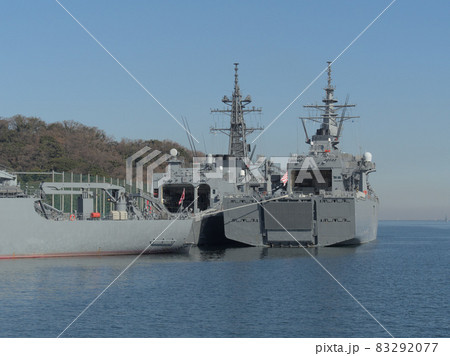 海上自衛隊横須賀基地 掃海母艦うらが、護衛艦おおなみ他 海上自衛隊横須賀基地 掃海母艦うらが、護衛艦おおなみ他 83292077