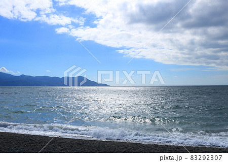 秋の駿河湾の海 83292307
