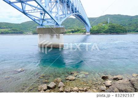 長島の渦が巻く綺麗な海 83292537