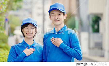 宅配業者・運送業者・配達員・配送員・引越し業者 83295525