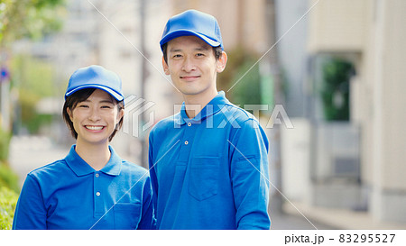 宅配業者・運送業者・配達員・配送員・引越し業者 83295527