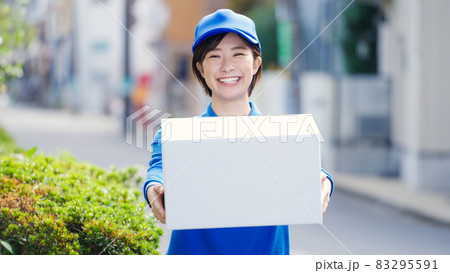 宅配業者・運送業者・配達員・配送員・引越し業者 宅配業者・運送業者・配達員・配送員・引越し業者 83295591