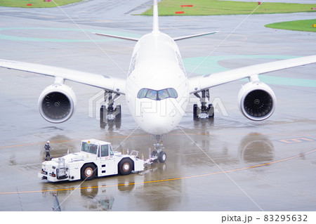 到着した飛行機 83295632