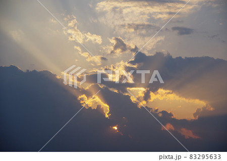 夕焼けの空 83295633