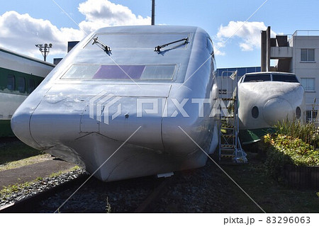 車両基地に停車するSTAR21と961形 83296063