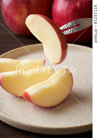 切り分けたりんご　早生ふじ 83297116