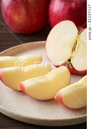 切り分けたりんご　早生ふじ 83297117