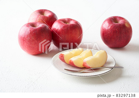切り分けたりんご　早生ふじ 83297138