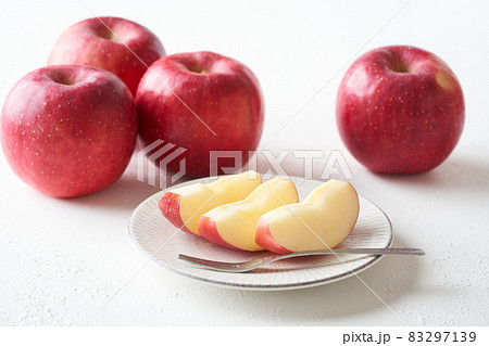 切り分けたりんご 早生ふじ 切り分けたりんご 早生ふじ 83297139