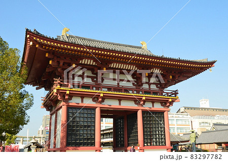 四天王寺の「西大門」（大阪市天王寺区） 83297782