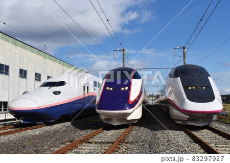車両基地に停車する新幹線E4系とE3系 車両基地に停車する新幹線E4系とE3系 83297927