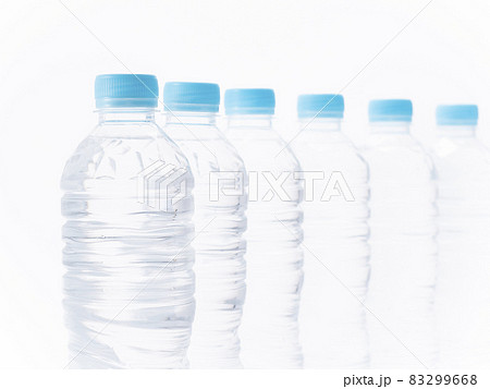 ペットボトル　水 83299668