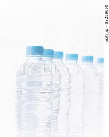 ペットボトル　水 83299669