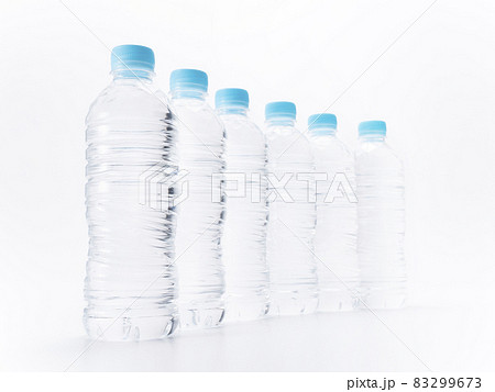 ペットボトル　水 83299673