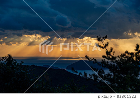 夕暮れの周南工場夜景夜の煌めき 83301522