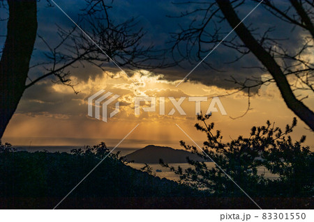 夕暮れの周南工場夜景夜の煌めき 83301550