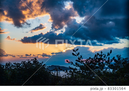 夕暮れの周南工場夜景夜の煌めき 83301564