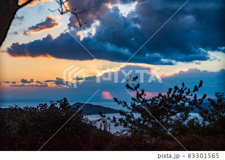 夕暮れの周南工場夜景夜の煌めき 83301565